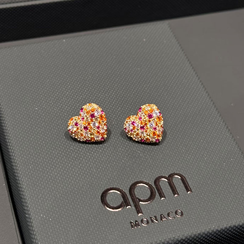 APM Monaco ต่างหูหัวใจรักสีสันสดใสหวานหรูหราประณีตต่างหูของขวัญสําหรับแฟน
