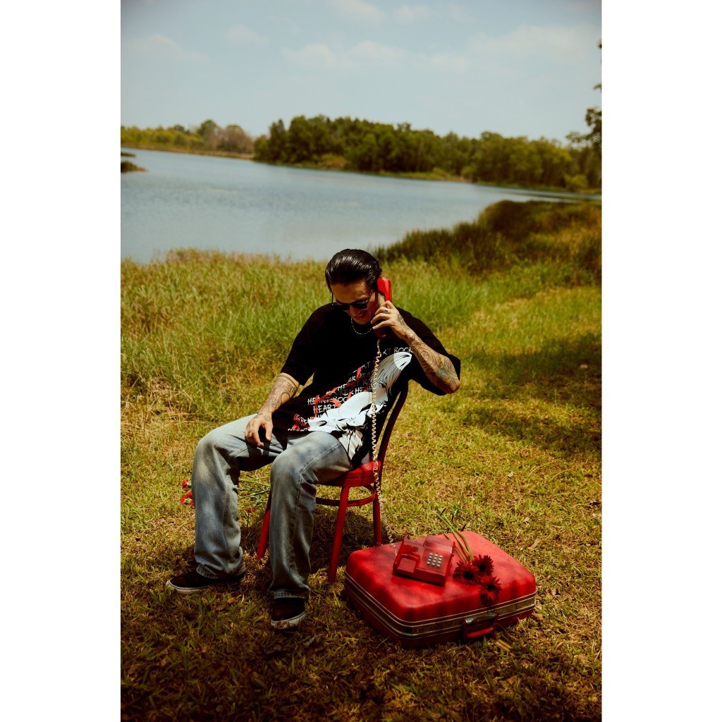 T-ShirtHEARTROCKER TEE 001 เสื้อยืดผ้า Cotton 100% สีดำ สกรีนลายพี่เอกจุ๊ปากแอบมอง S-5XL