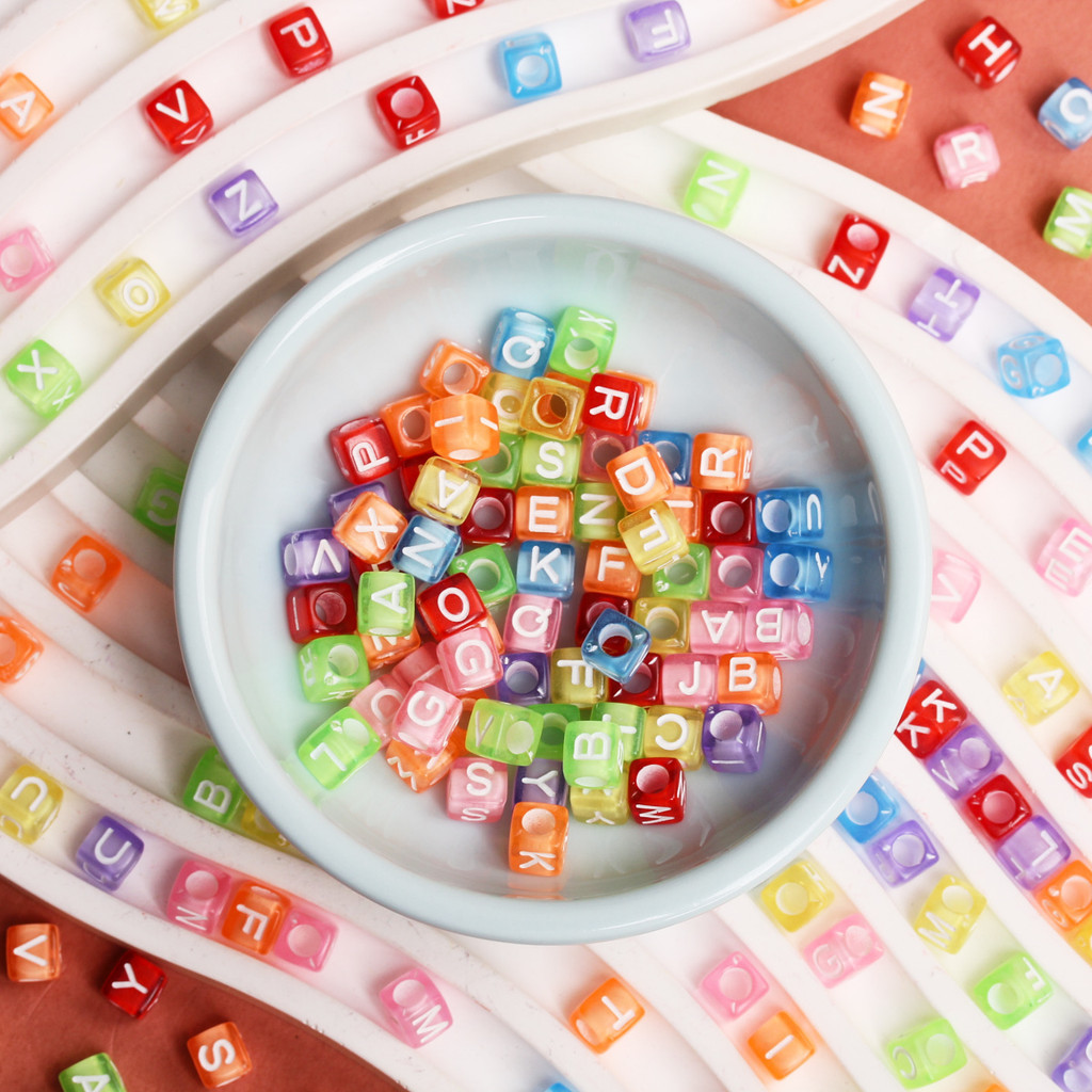 30 ชิ ้ น 6 มิลลิเมตร DIY อะคริลิคสแควร ์ ตัวอักษรหลวมลูกปัดวัสดุสร ้ อยข ้ อมือสร ้ อยคอ Cube เครื ่ องประดับทําแฟชั ่ นอุปกรณ ์ เสริม
