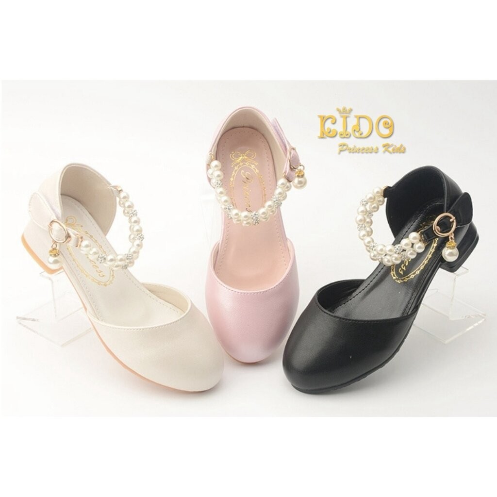 Tsรองเท้าเด็ก(หน้าร้านอยู่รัชดา ลองได้)H180สีขาว สีชมพู เปิดข้าง ประดับห้อยมุกตรงสายรัดรองเท้า สวยสุดเก๋