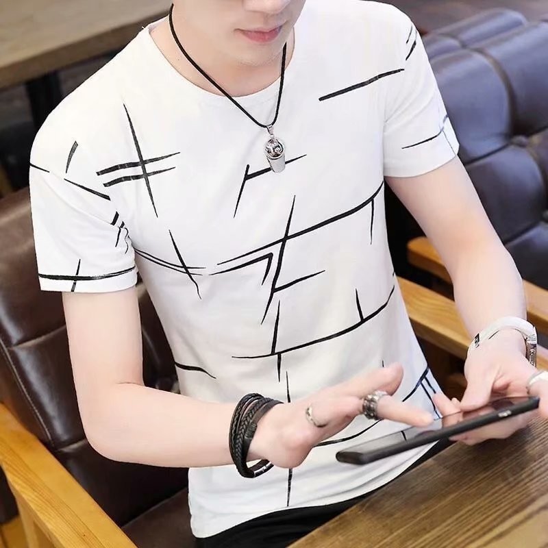 2019 ฤดูร้อนใหม่ผู้ชายแขนสั้นเสื้อยืดวัยรุ่นรอบคอครึ่งแขนเสื้อยืดสีขาวอินเทรนด์เสื้อผ้าผู้ชายสีทึบด้านบน