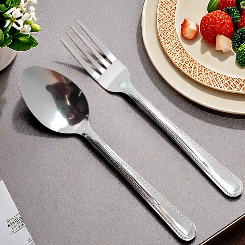 ช้อนสแตนเลสและส้อมคมในครัวเรือนช้อนอาหารตะวันตกสลาดผลไม้นักเรียนช้อนข้าว สแตนเลสไม่มีสนิม ราคาไม่แพง คุณภาพดี