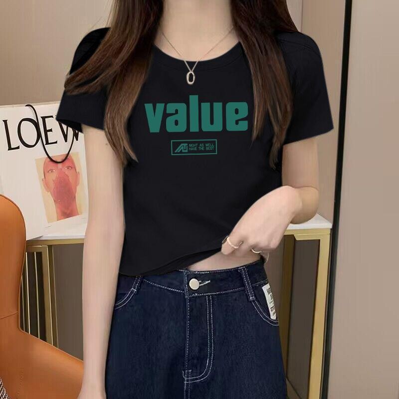 หญิงสวยแซ่บแบบสั้นเสื้อยืดเกาหลี เสื้อของการแสดงออกแบบเด่นและโดดเด่น เสื้อที่สร้างความประทับใจและเป็นเอกลักษณะเด่นในทุ