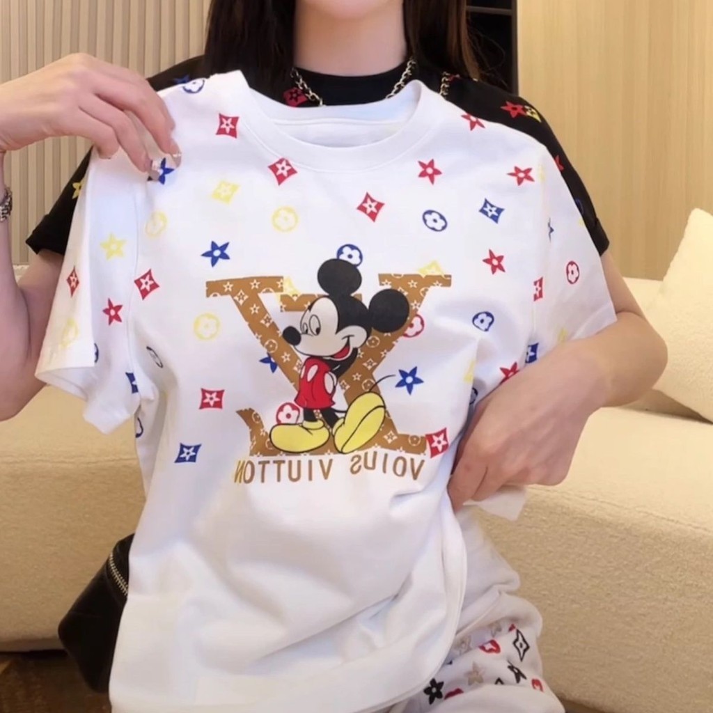 การออกแบบผ้าฝ้ายแท้มิกกี้พิมพ์เสื้อยืดแขนสั้นฤดูร้อนเสื้อผ้าผู้หญิงสไตล์ใหม่ลดอายุหลวมทุกการแข่งขัน ผอมลง ดูด้านหน้าไหล่ด้านบนอินเทรนด์สินค้า [พร้อม