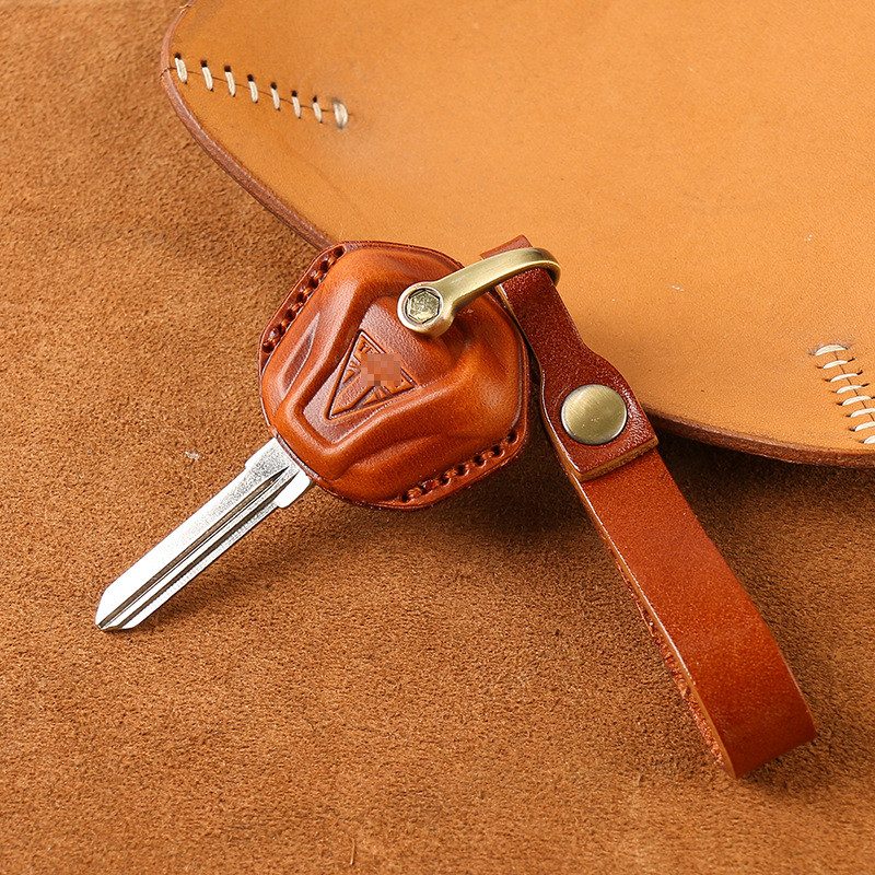 เหมาะสําหรับ Triumph T100 รถจักรยานยนต์ของแท้หนัง T120 Retro Buckle High-End First Layer Cowhide T100 Triumph Moto T120 T900/bobber Key กรณีหนัง Retro หนังกรณี Key