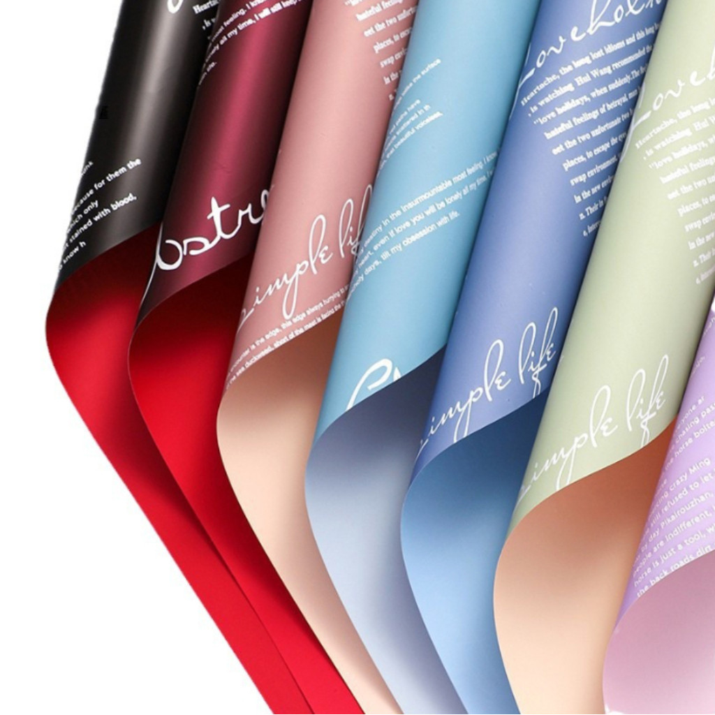 กระดาษฟลาวด์ลายตัวอักษร ขนาด 58x58 ซม. กระดาษห่อดอกไม้ กันน้ำ100% แผ่นพลาสติกห่อดอกไม้ อุปกรณ์จัดช่อดอกไม้ ดอกไม้ปลอม