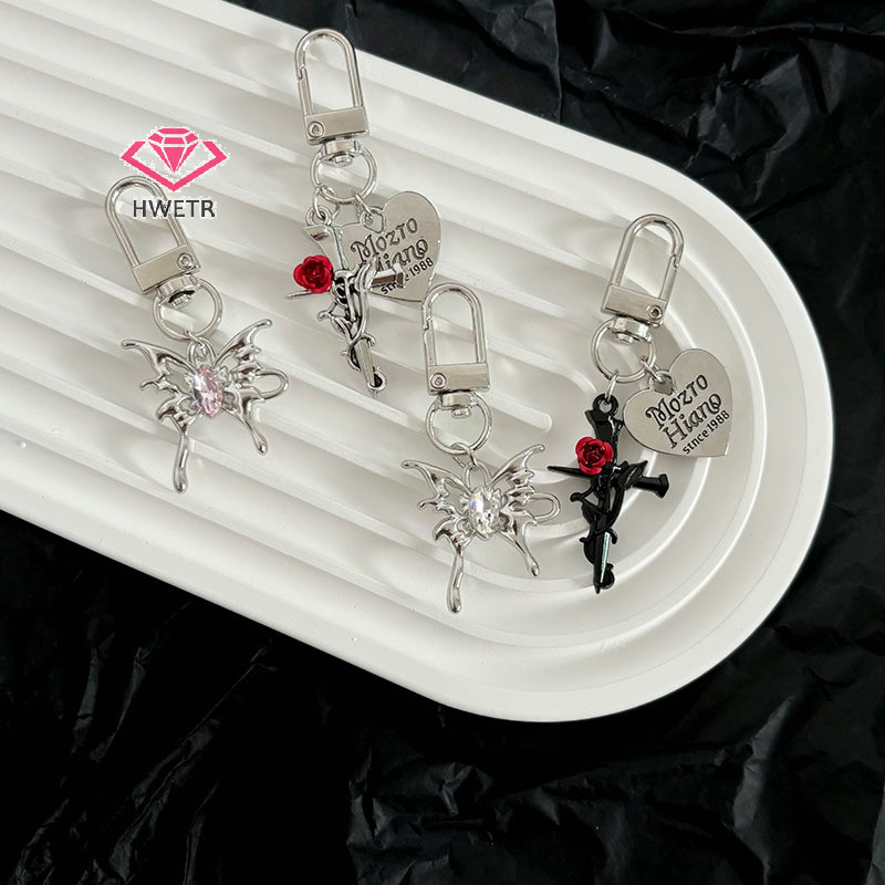 Hwetr Y2K Silver สีโลหะกีตาร์ผีเสื้อพวงกุญแจ Sweet Cool Cross ดอกไม้พวงกุญแจกระเป๋าแฟชั่นจี้กระเป๋าเป้สะพายหลังแขวนตกแต่งใหม่