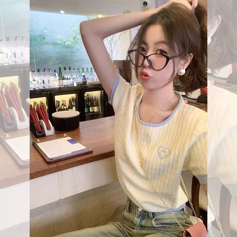 Zeng Xiaoxian หอมมะพร้าวสีตัดกันแขนสั้นเสื้อยืดถักเสื้อถักผู้หญิงฤดูใบไม้ผลิสไตล์เกาหลีแมทช์ง่ายแบบบางเสื้อถักสไตล์มิงค์ o6mb