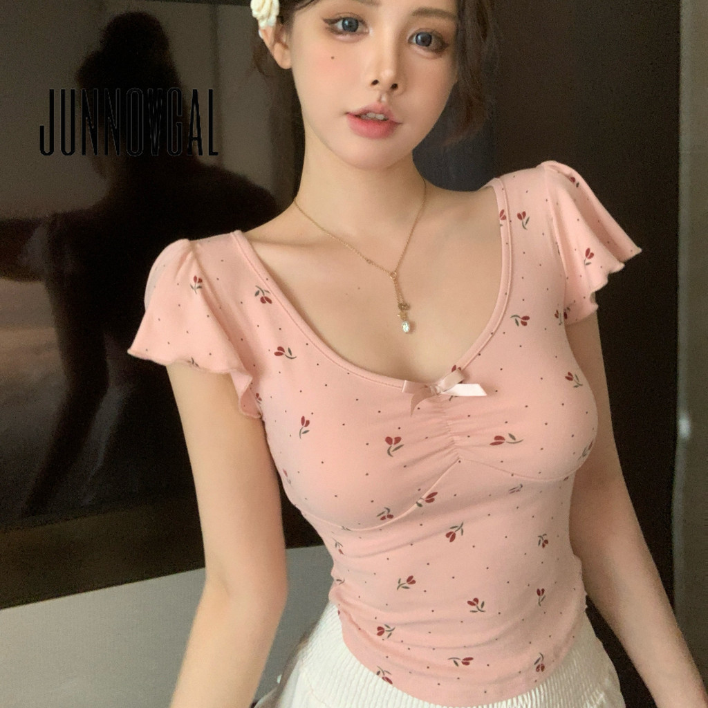 Junnovgal เสื ้ อยืดผู ้ หญิง 2024 สไตล ์ ใหม ่ แขนสั ้ นคอวีพิมพ ์ Bowknot ทุกการแข ่ งขัน