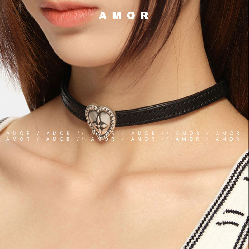 Dark Retro สาวเผ ็ ดหนัง Cross Love Punk สร ้ อยคอ Y2K หวาน Cool แฟชั ่ นการออกแบบ Choker Collar