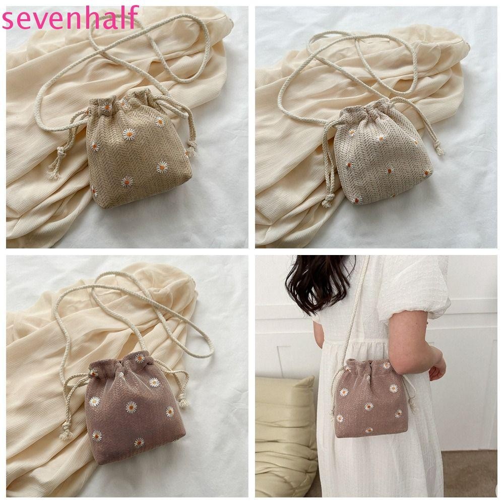 Sevenhalf Straw Bucket Bag, Daisy Rattan Summer Shoulder Bag,อินเทรนด ์ Square Shoulder Strap Handbag Small Messenger Bag Streetwear