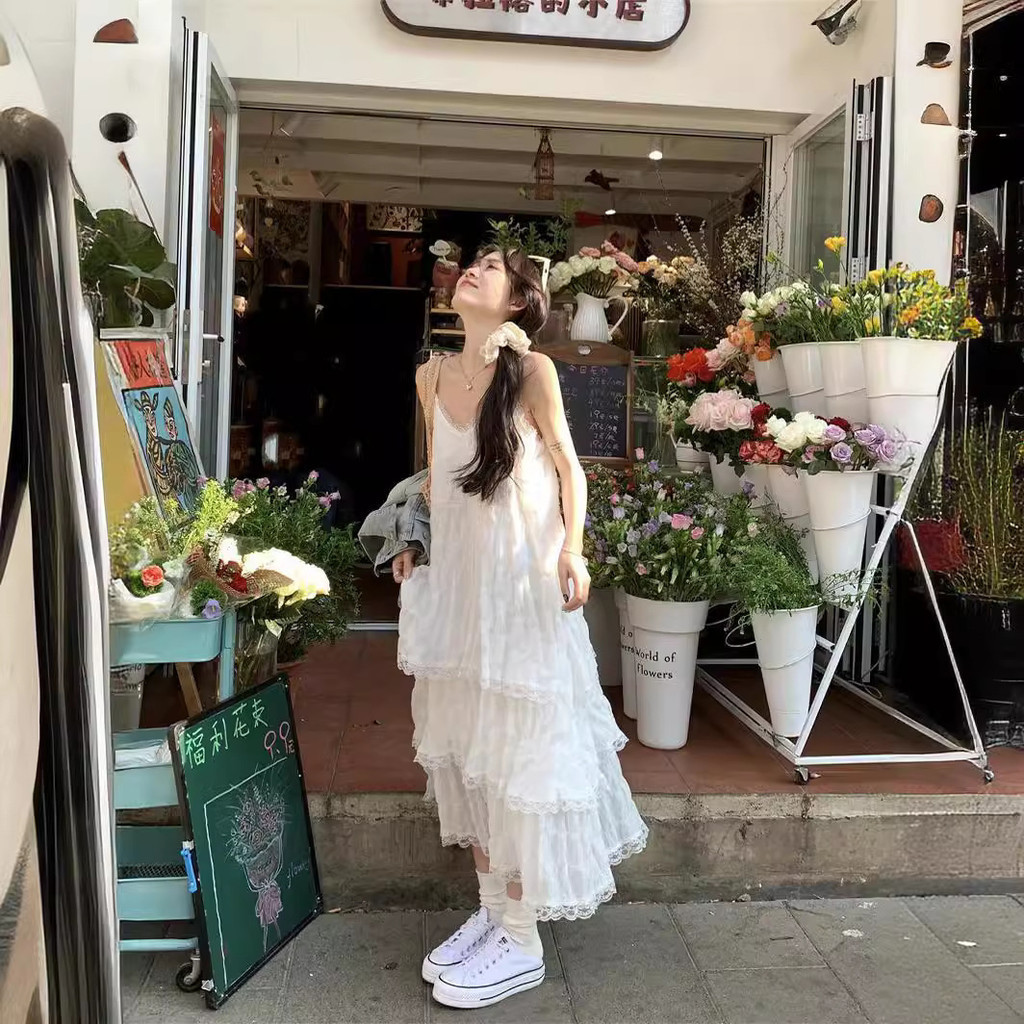 LYQYL คลังสินค ้ าพร ้ อมหวานลดอายุสีขาวชุดสลิงฝรั ่ งเศสผู ้ หญิงฤดูร ้ อนสไตล ์ วันหยุดขนาดเล ็ กหลวมเค ้ กกระโปรงยาว