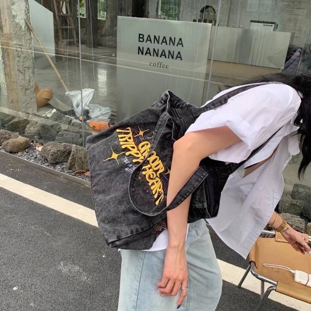 Denim Tote bag style กระเป๋าสะพายข้าง ทรงย่ามขนาด 20 นิ้ว ผ้ายีนส์ สวย พรีเมียม สไตล์แบรนด์เนม เข้าก