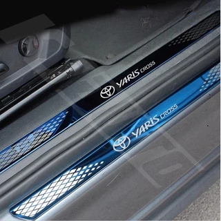 4pcs Toyota Yaris Cross รถสแตนเลสเกณฑ์แถบประตูรถ Sill โลหะยินดีต้อนรับ Pedal Auto ตกแต่งสติกเกอร์จัดแต่งทรงผมสําหรับ Yaris Cross AC200 GS HEV TRD GR กีฬา
