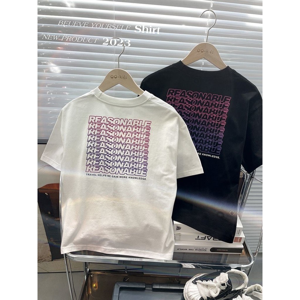 ฤดูร้อน เสื้อผ้าเด็กใหม่ ฤดูใบไม้ผลิ 2023 เสื้อยืดแขนสั้นเด็กชาย เสื้อแขนสั้นสไตล์เกาหลี แฟชั่นยอดนิยม O31O