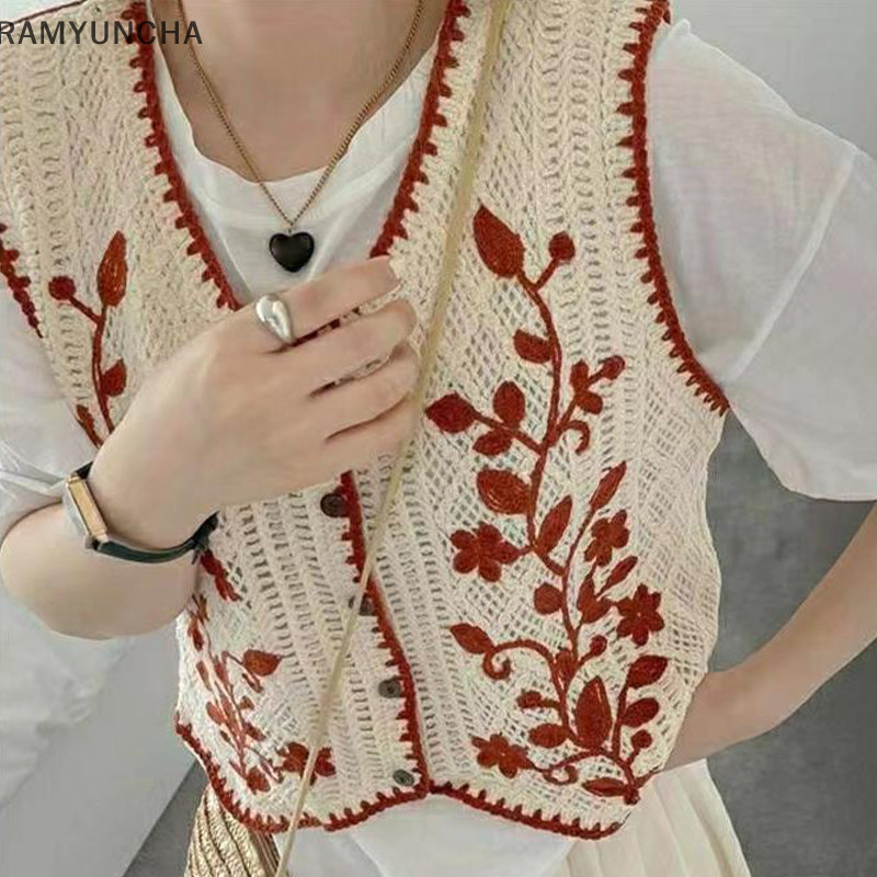 สินค้าเข้าใหม่ เสื้อกล้ามสายเดี่ยวถักผู้หญิงปักลายฤดูหนาวรุ่นใหม่ ใส่เป็นเสื้อกั๊กสุดเท่ OTC