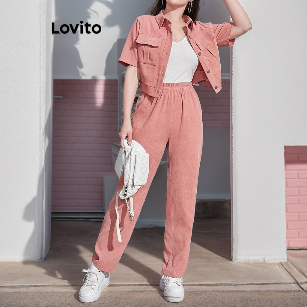 Lovito ชุดกางเกงขายาวผู้หญิง Spiked เส้นโครงสร้าง มีกระเป๋า สีพื้น สไตล์ลำลอง L68ED224 (เสื้อคลุม/ชุด/กางเกง)