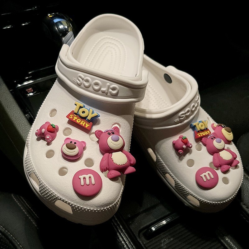 สตรอเบอรี่หมี jibbitz crocs charms ตัวติดรองเท้า การตกแต่งกระเป๋าชายหาด