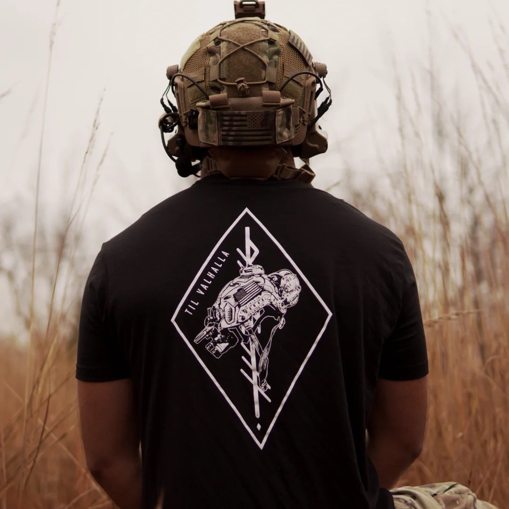 Men's Military Style Tactical Helmet Print Oversize T-Shirt - Short Sleeve