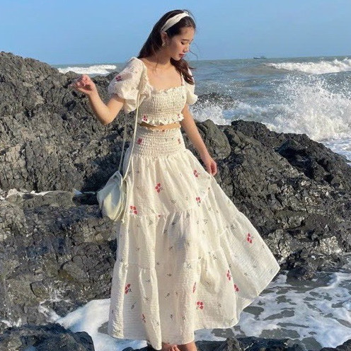 ชุดเซ็ท ชุดเดรสผู้หญิงใส่เที่ยวทะเลหรือเที่ยวฤดูร้อนเป็นฟองดอกไม้ผูกโบว์ที่อกวิ่งม็อกกิ้งชุดบานยาวแมกซี่ใส่ได้สองแบบ