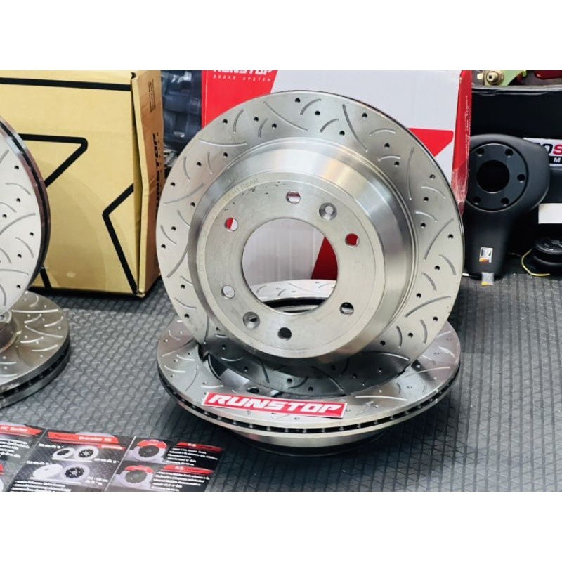 RUNSTOP จานเบรค ขนาดเดิม ตรงรุ่น Hyundai H1 Grand Starex คู่หลัง FSC ลายใหม่ ก้างปลา ขนาด 324mm.