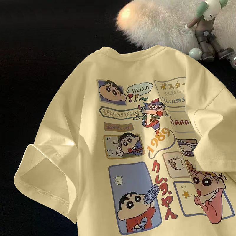 【ไซซ์ M-8XL】เสื้อยืด ทรงหลวม พิมพ์ลายตัวอักษร ดินสอสี Shinshin พิมพ์การ์ตูนอะนิเมะ สไตล์เกาหลี พลัสไซซ์ แฟชั่น สําหรับผู้ชาย