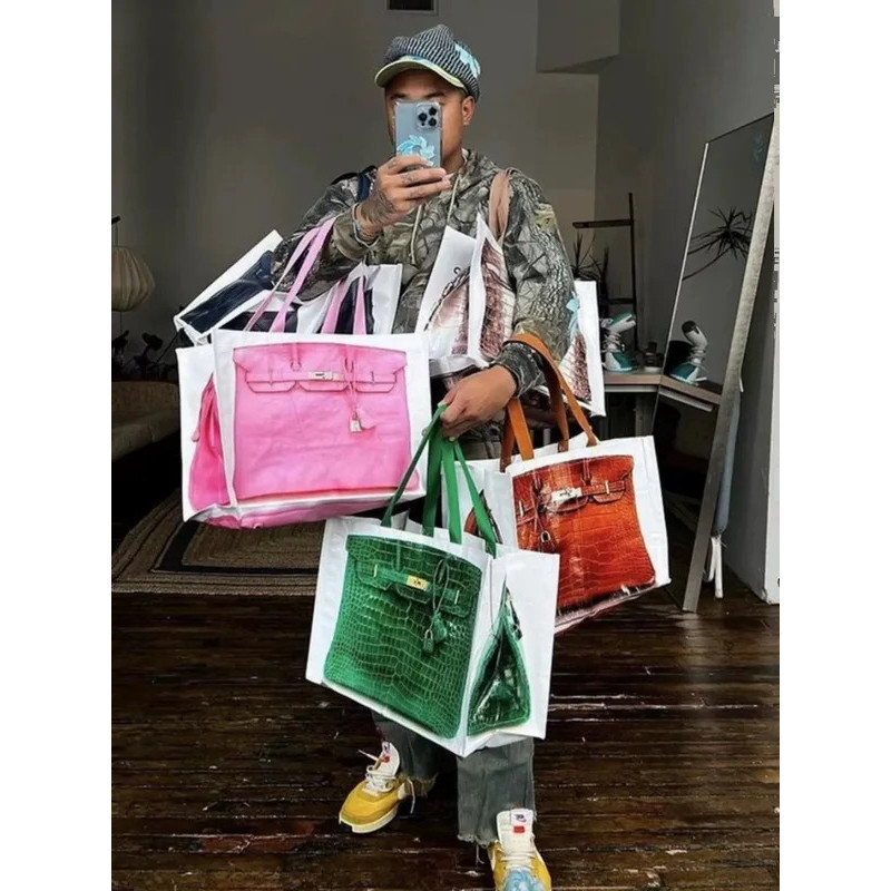 2024 INS ล้อเลียนของบล็อกเกอร์สร้างสรรค์ Grocerybags กระเป๋าแพลตตินัม remake แฟชั่นบล็อกเกอร์เดียวกันฟิตเนสและสันทนาการกระเป๋า