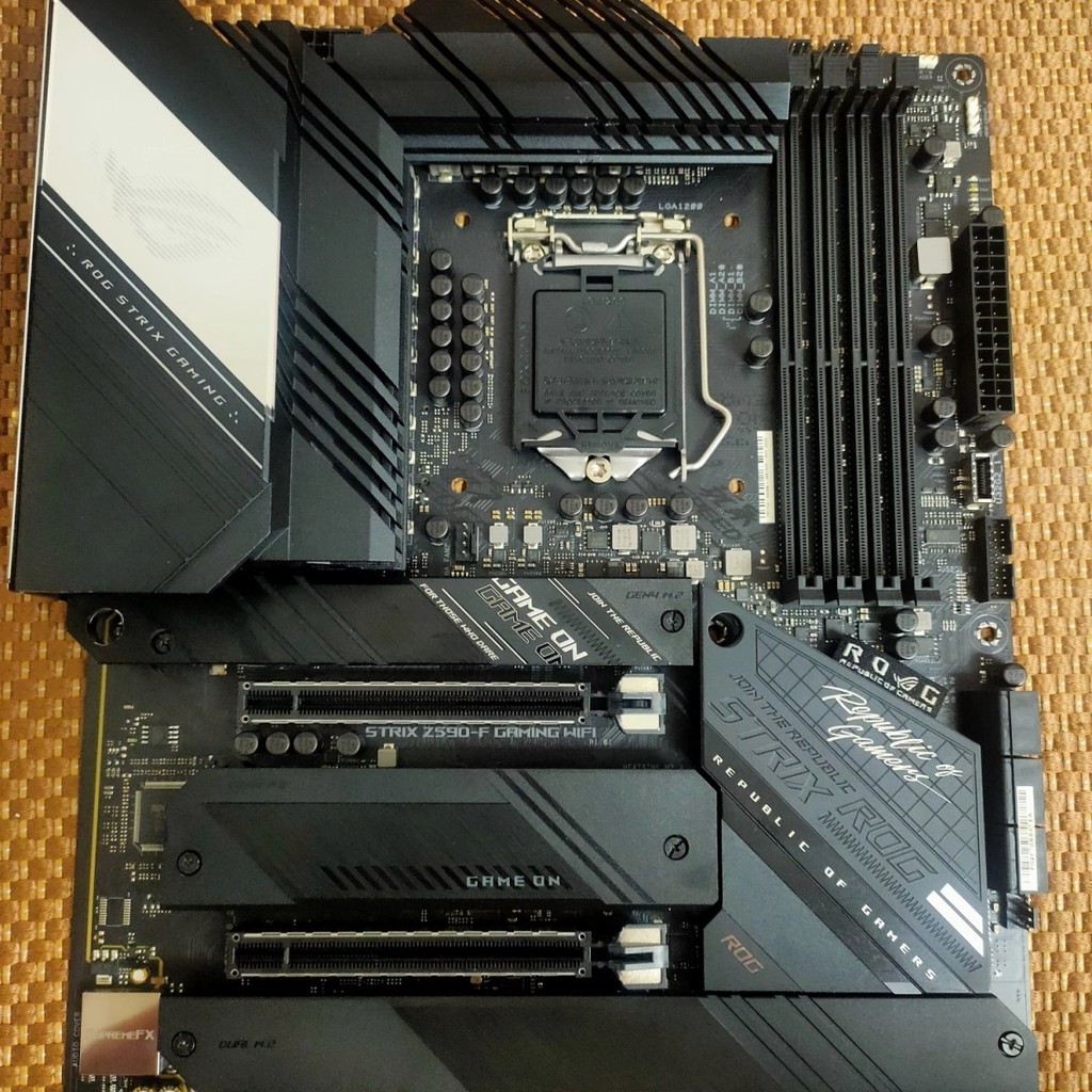 เมนบอร์ดเกมมิ่ง ASUS ROG strix z590-f