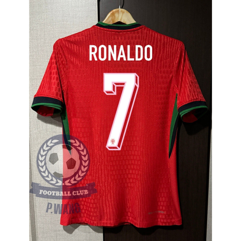 New!! เสื้อฟุตบอลทีมชาติ โปรตุเกส Home ชุดเหย้า ยูโร 2024 [PLAYER] เกรดนักเตะ สีแดง สามารถสกรีนชื่อเบอร์นักเตะ หน้า-หลัง