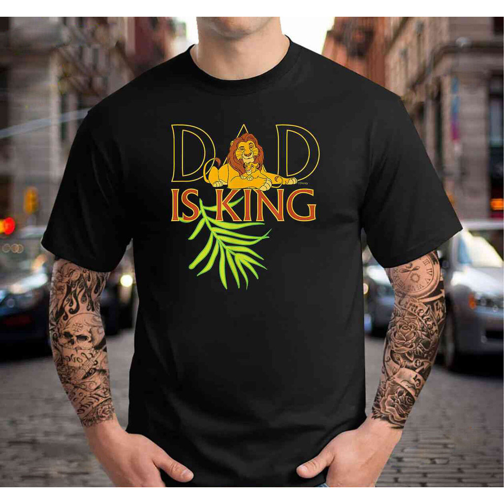 แฟนภาพยนตร์ Lion King Dad Is King เสื้อยืดวันพ่อผู้ชาย