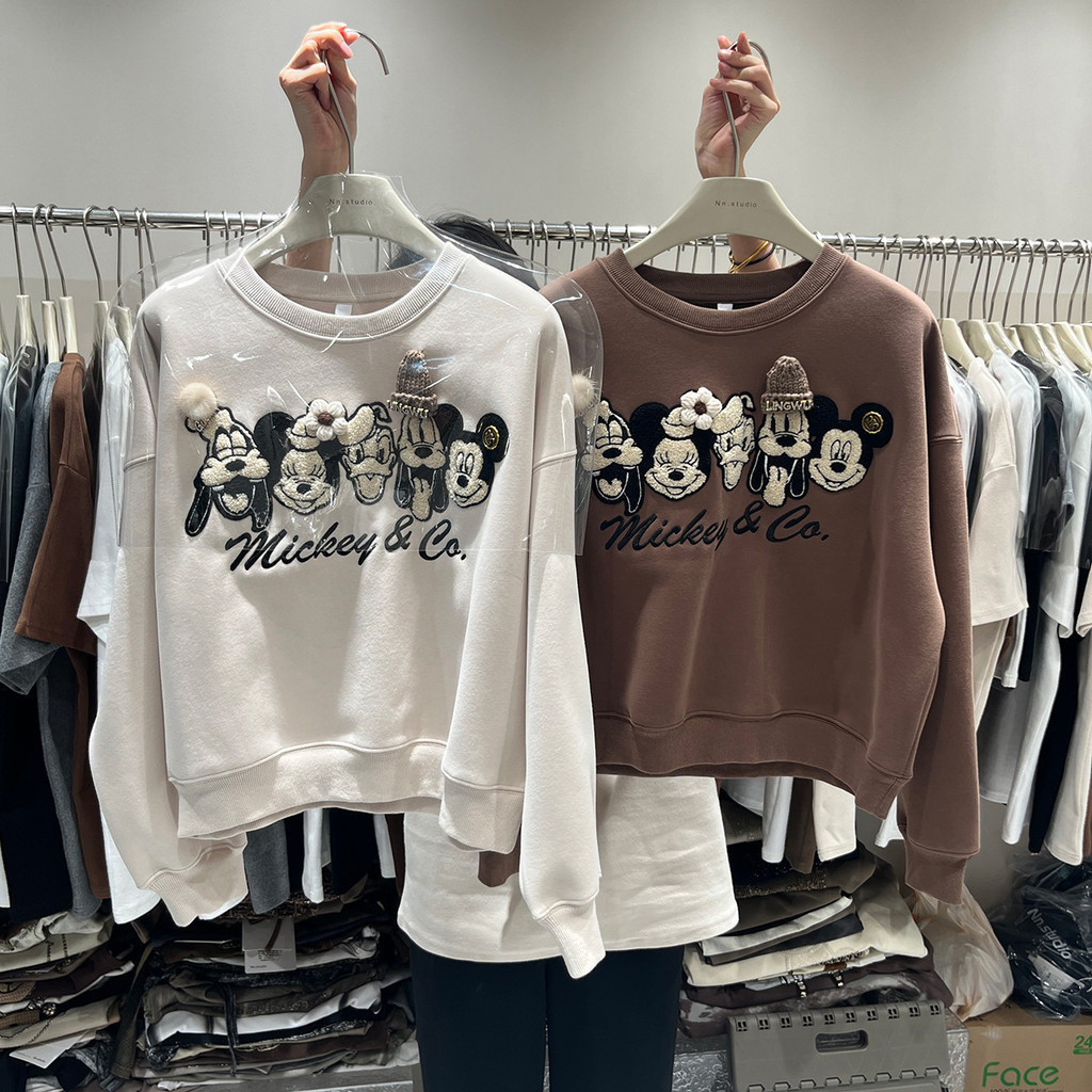 สินค้าใหม่ส่วนลดราคาขายสินค้ายุโรปขนแกะ-ลดสั้นเสื้อกันหนาวผู้หญิงฤดูหนาวรูปแบบใหม่หลวม ผอมลง ดูการ์ตูนสไตล์ตะวันตกอายุ