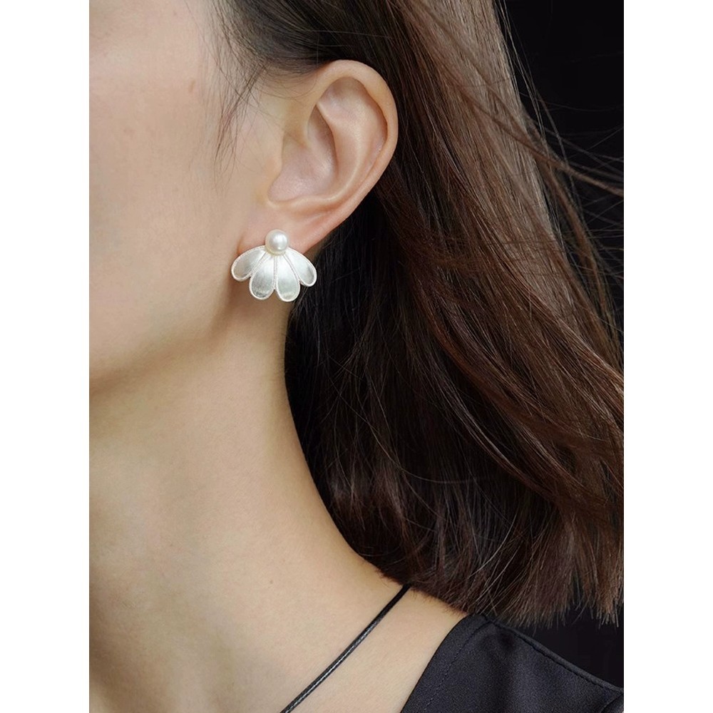 พร้อมส่ง | IRIS VINTAGE x MのRumi l Half flower earrings GV202428 เครื่องประดับ ต่างหู