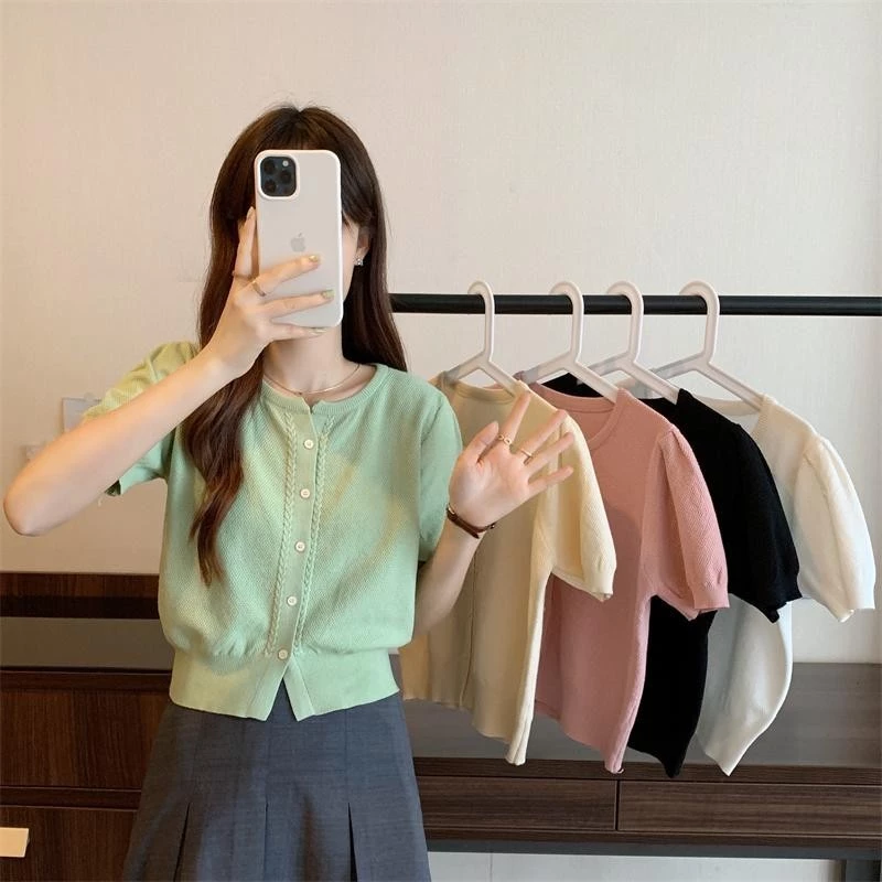 Lune_Graceเสื้อไหมพรมแนสั้น สีพึ้นกระดุมหน้า คาร์ดีแกนสีพาสเทล แมตช์ง่ายผ้านุ่มใส่สบายสไตล์เกาหลี รุ่น2112