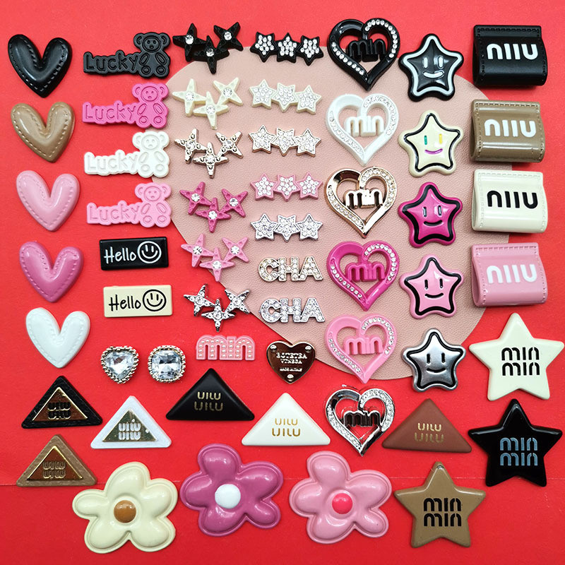 10ชิ้นเวอร์ชั่นเกาหลีที่มีสีสันสไตล์ชาแนลดาวพีชหัวใจโบว์ผูกเรซิ่นแพทช์ทําเอง ชม. หูฟัง กิ๊บโทรศัพท์กรณีอุปกรณ์เครื่องประดับ