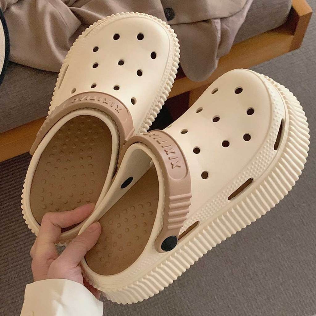รองเท้าแบบใหม่ล่าสุด สำหรับผู้หญิง มีหลายสีมีตัวติดหลายตัว