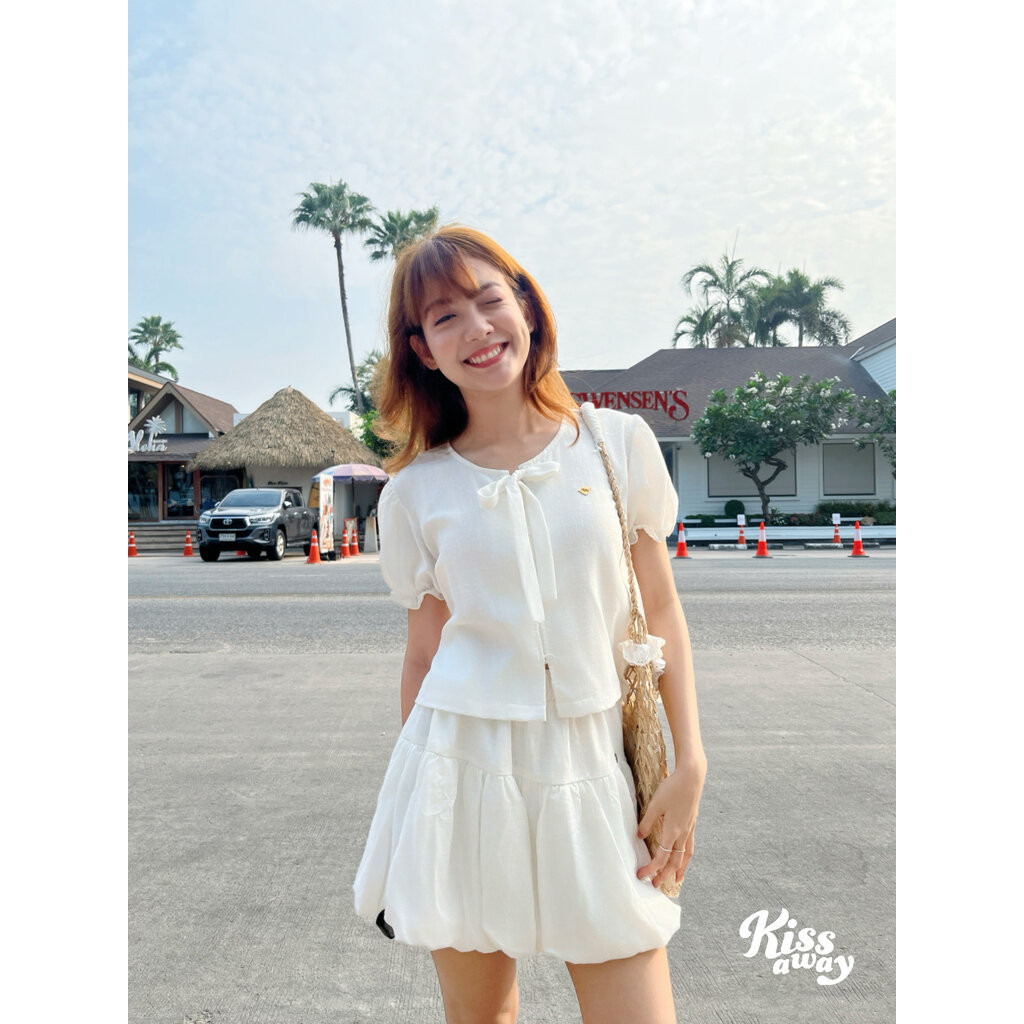 Blancie Tops   เสื้อตัวนี้จึ้งมากก! คอผูกโบว์เพิ่มความน่ารักผ้านุ่มเบาสบายไม่ร้อนใส่แล้วหวานละมุนสวยตะโกน! ราคา ถูกที่สุด ดีลบีเคเค แกลเลอรีภาพที่ 4