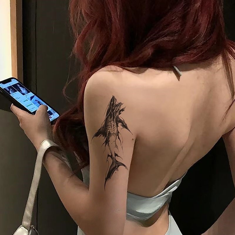 รอยสักลายฉลามสาวเซ็กซี่ไหล่พืชสักสติกเกอร์รอยสักกันน้ําติดทนนาน15วันสติกเกอร์ผิวรอยสักปลอมชั่วคราว