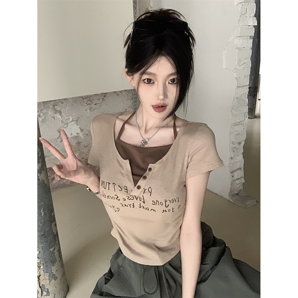 ฤดูร้อนใหม่สายคล้องคอปลอมสองชิ้นพิมพ์ตัวอักษรสลิมฟิตสั้นเสื้อยืดผู้หญิง 240416