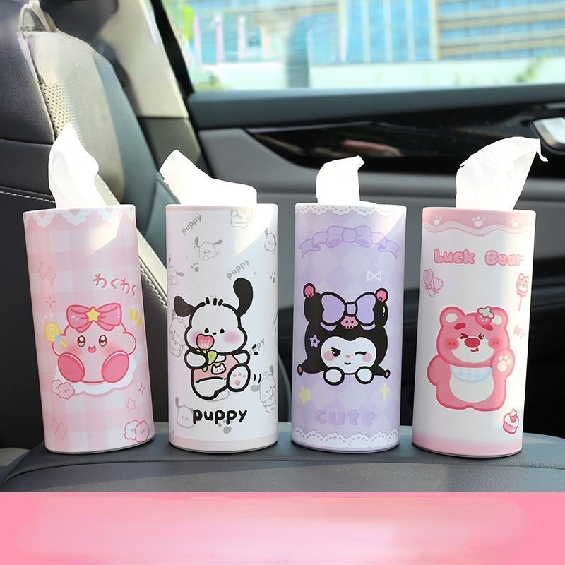 Sanrio กล่องกระดาษทิชชูกระดาษคอนเทนเนอร์รถ Kawaii Kuromi Pachacco Capybara กระดาษแบบพกพาลิ้นชักในครัวเรือนรถกระดาษทิชชูหลอดอุปกรณ์ตกแต่งภายในรถยนต์