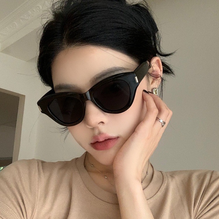 แว่นกันแดดสามเหลี่ยมตาแมวแว่นตาแฟชั่นสตรีย้อนยุค