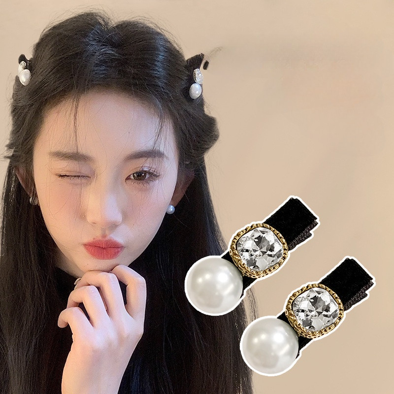 2025 คลิปด้านข้างมุกกํามะหยี่สีดําประณีต