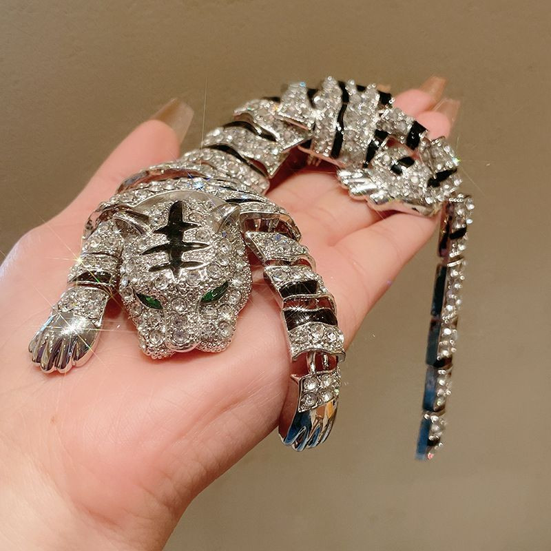 เข ็ มกลัดแฟชั ่ นเพชร-Studded Tiger เข ็ มกลัดการออกแบบใหม ่ รู ้ สึกเข ็ มกลัดแฟชั ่ นที ่ ไม ่ ซ ้ ํากันทั ้ งหมด-