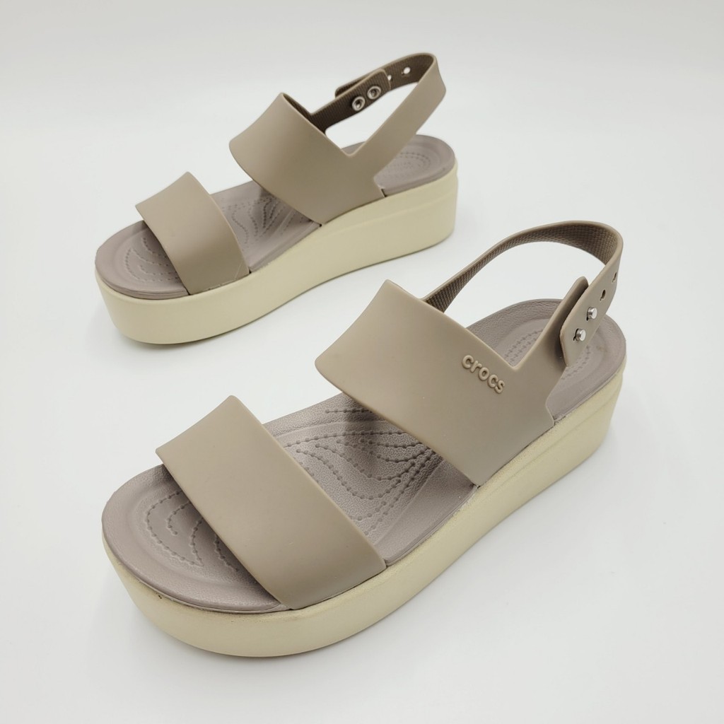 พร้อมส่ง !!! รองเท้าลำลองแฟชั่น สไตล์ Crocs Brooklyn Low Wedge (Unisex)