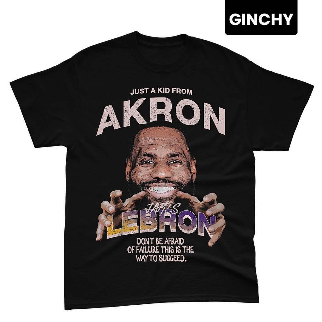 [พร้อมส่ง]Lebron James "Just a kid from Akron" Tee by GINCHY หลวม วินเทจ เซ็กซี่ สีขาว สีดำ ไซส์ใหญ่