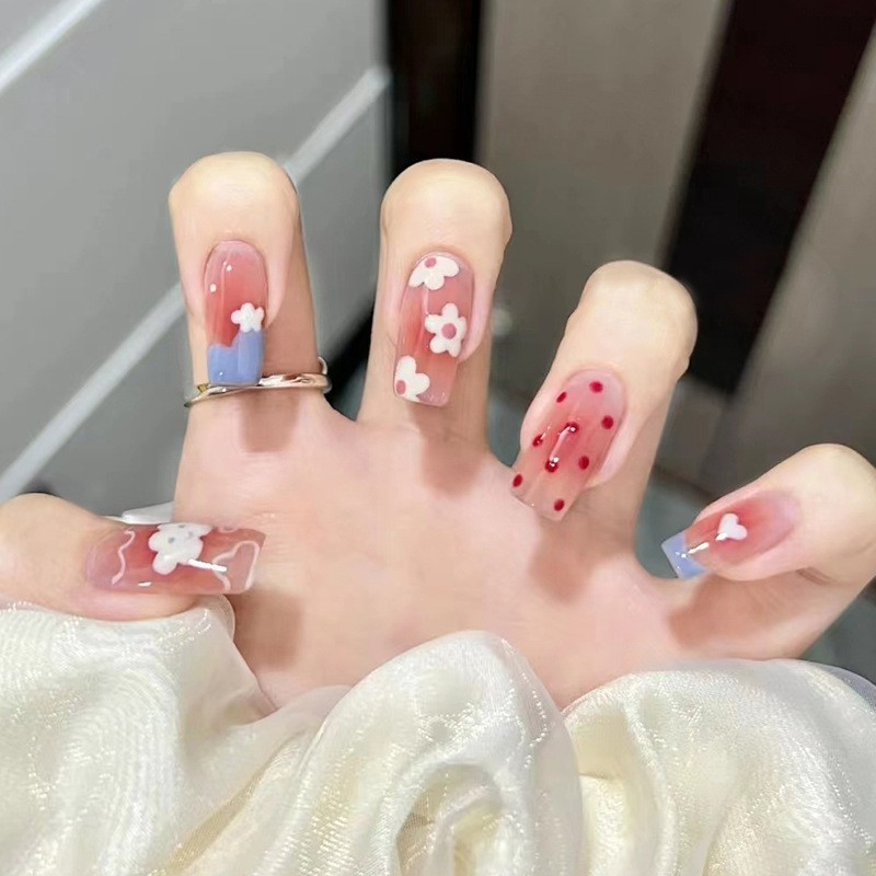 บลัชออนเล็บปลอมน่ารักเมฆเหมือนสีขาวและอ่อนโยนสวมใส่เล็บขนาดกลางหัวแบนเล็บ ศิลปะ