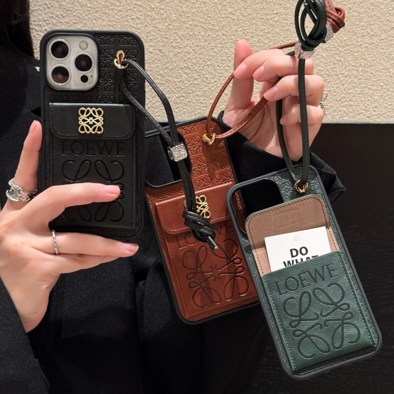 Lanyard หนังผู้ถือบัตรเคสโทรศัพท์สําหรับ IPhone 16 Pro Max 15 14 Plus 13 12 11 Promax 16plus 15plus 14plus 16promax 15promax Xsmax X Xr Xs Max Loewe โลโก้ปกหลัง