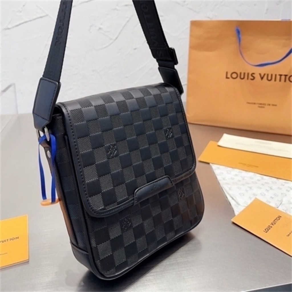 กระเป๋าสะพาย กระเป๋าแฟชั่น man กระเป๋าสะพายข้าง District PM สีดํา