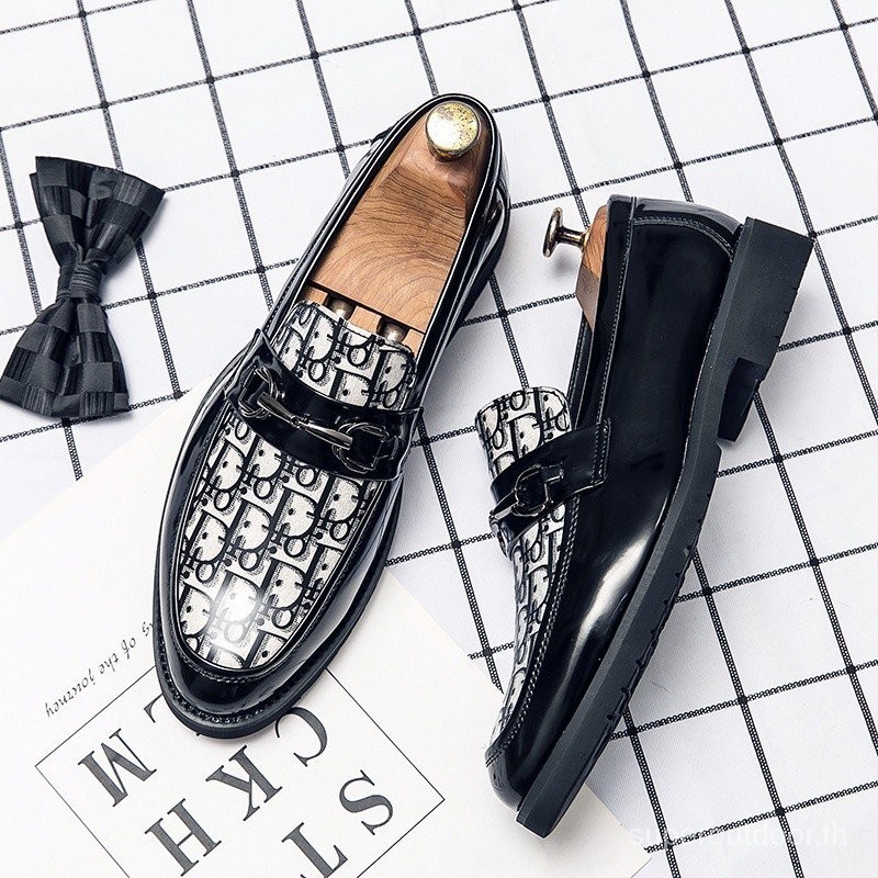 Man Loafers ชุดแต ่ งงานแฟชั ่ นสีขาวสีทึบรอบ Toe Slip-On หนังรองเท ้ าลําลองทุกวัน EPOA