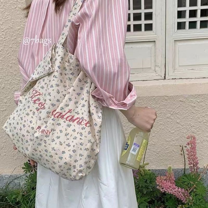 2024 กระเป๋าสะพายไหล่ใหม่ Tote ความจุขนาดใหญ่สไตล์เกาหลีแฟชั่น Elegant Casual บุคลิกภาพ Vintage Ins สไตล์เดียวกัน Travel Letter Niche ดอกไม้