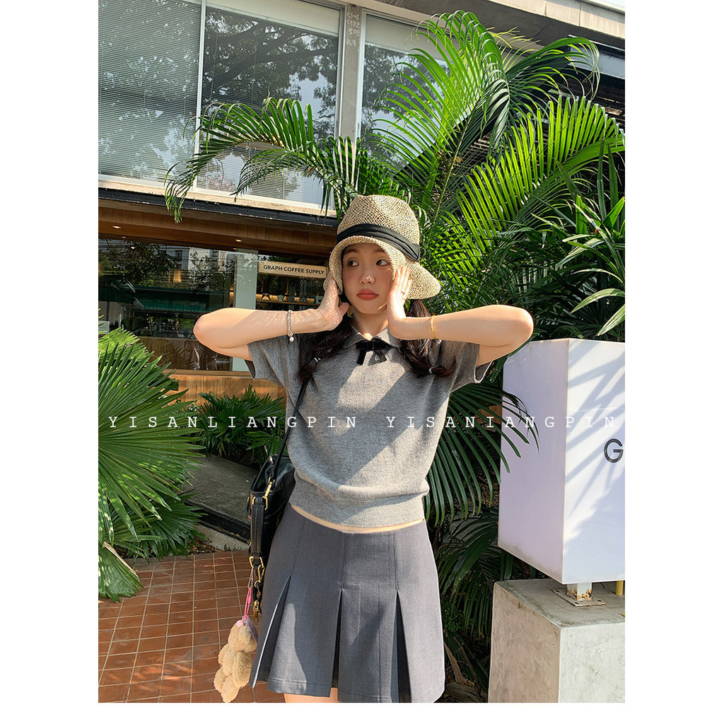 เสื้อถักแขนสั้นกุทัณฑ์คอตุ๊กตาสีเทาเสื้อผ้าผู้หญิงฤดูร้อนสไตล์หวานลดอายุเสื้อสั้นถักฉันจะปิดเข็ม kjxd